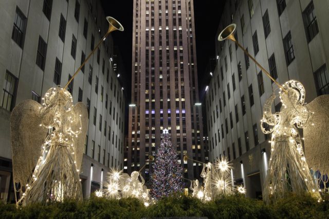Άναψαν τα χριστουγεννιάτικα φώτα του Rockefeller Center στη Νέα Υόρκη
